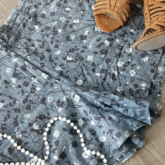 *GAP Floral Tailored Shorts* - Picture 3 of 5